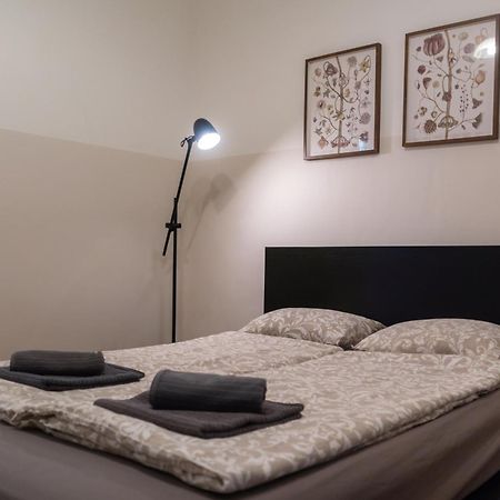 Cozy Apartment In Akacfa Street Budapest Eksteriør billede