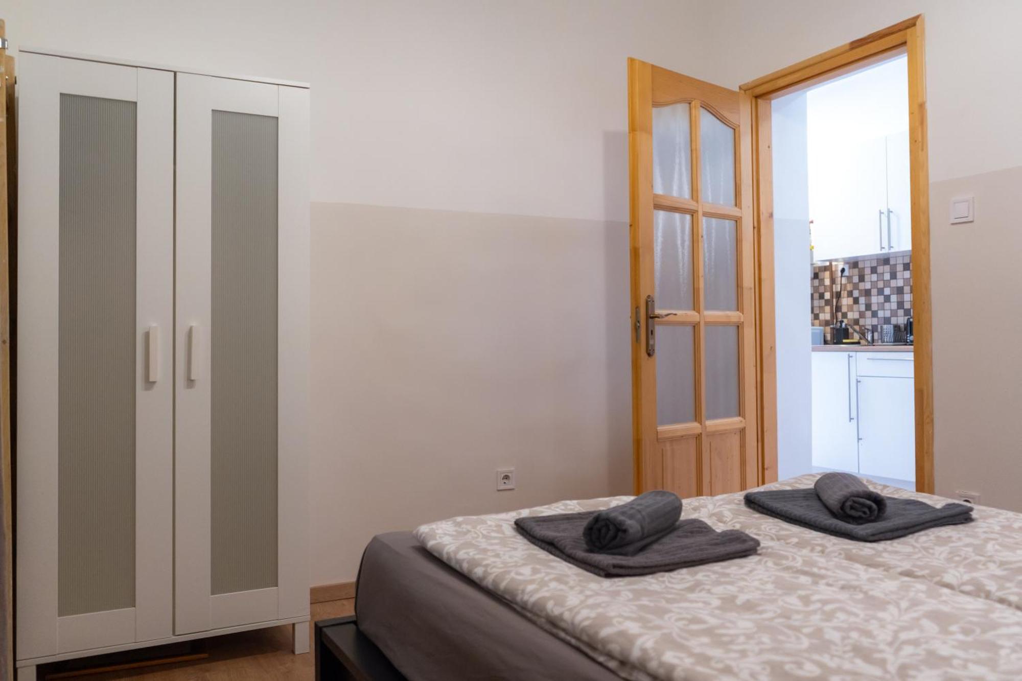 Cozy Apartment In Akacfa Street Budapest Eksteriør billede