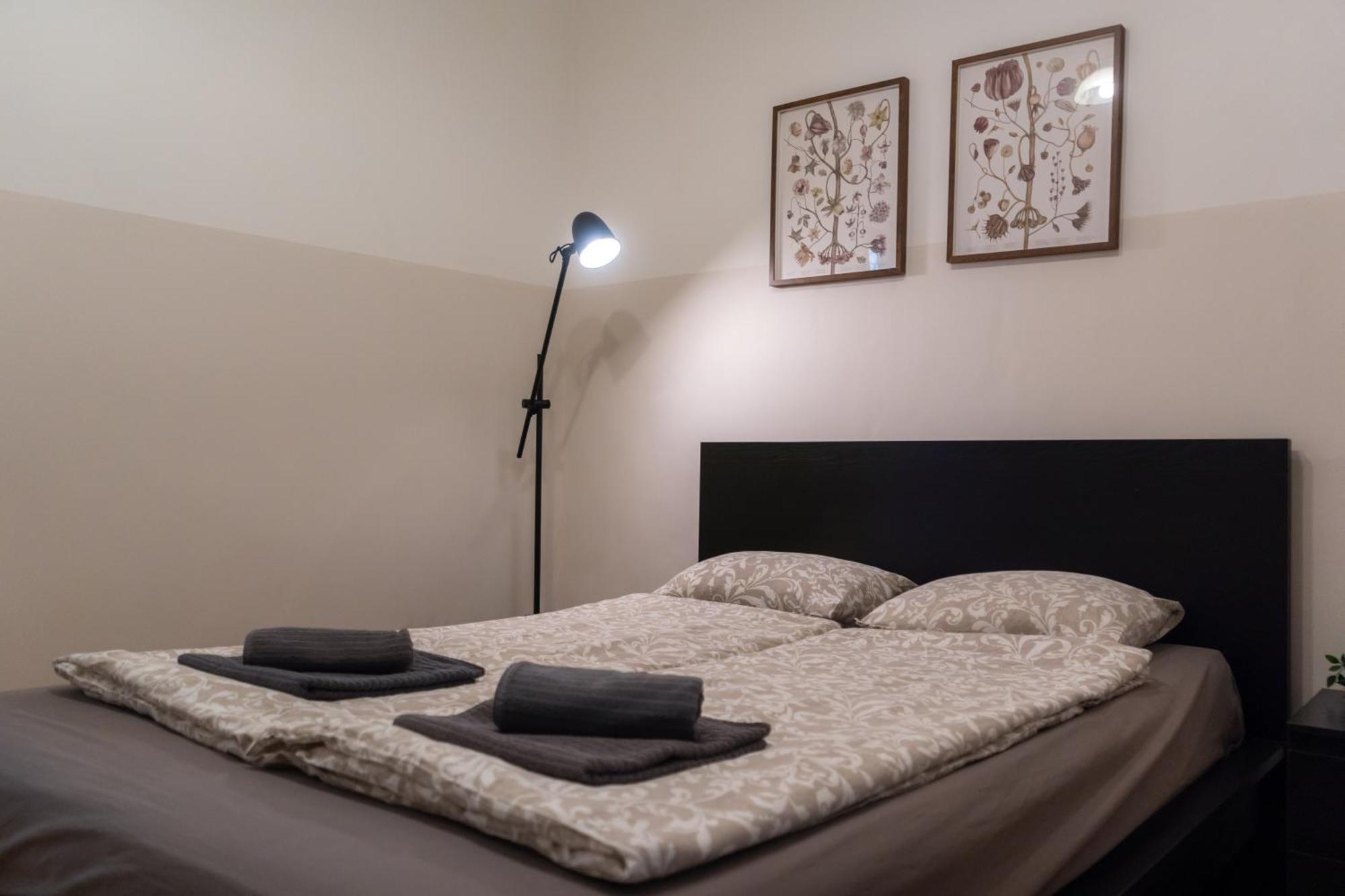 Cozy Apartment In Akacfa Street Budapest Eksteriør billede