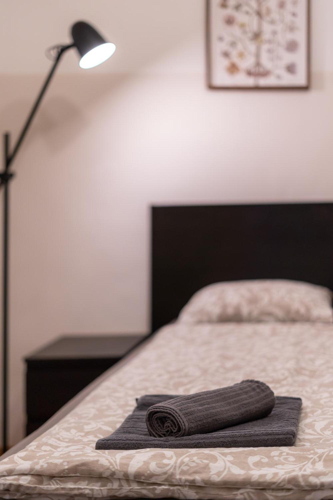 Cozy Apartment In Akacfa Street Budapest Eksteriør billede